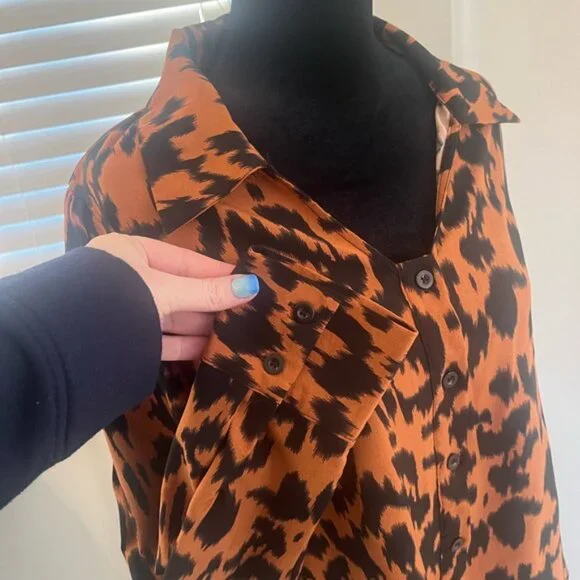 Cheetah print button down - Picture 4 of 5